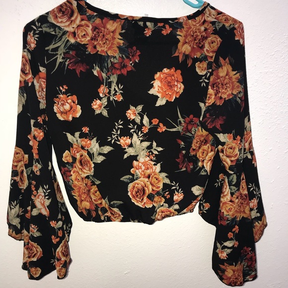 [Rue 21] Floral + Flirty Cropped Blouse - Picture 6 of 8